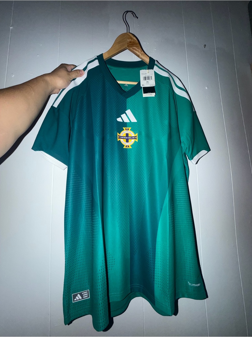 Men Adidas Authentic Ireland jersey Size XL
